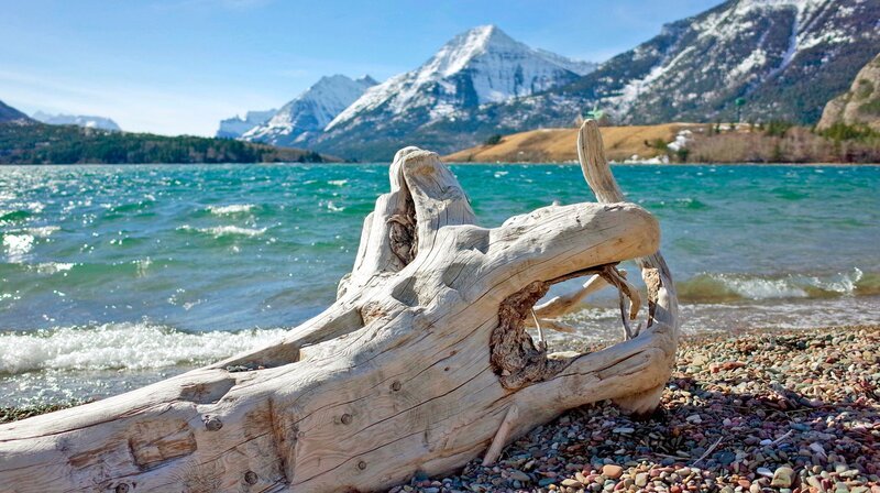 Waterton Lake, der dem kanadischen Teil des ersten Peace-Parks der Welt, seinen Namen gegeben hat. – Bild: PHOENIX/​ZDF/​Till Lehmann