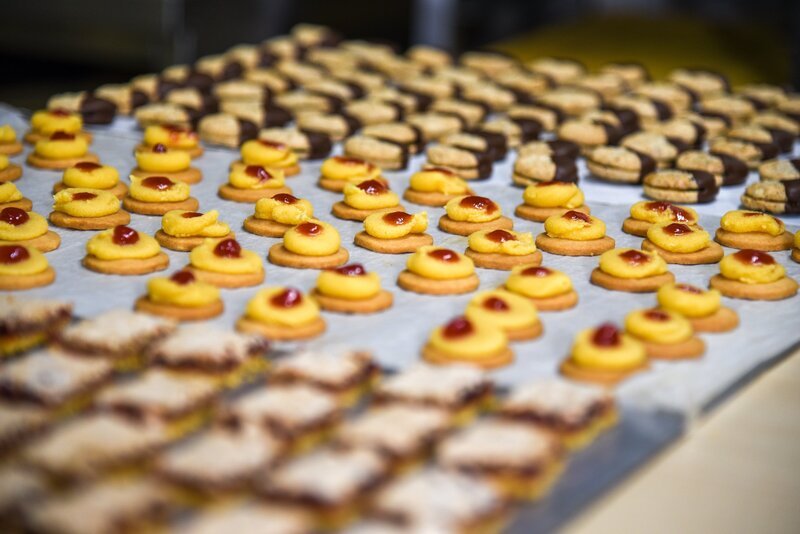 Weihnachtskekse von der Konditorei Kernstock aus Hafnerbach. – Bild: ORF/​Produktion West /​ Gerhard Mader