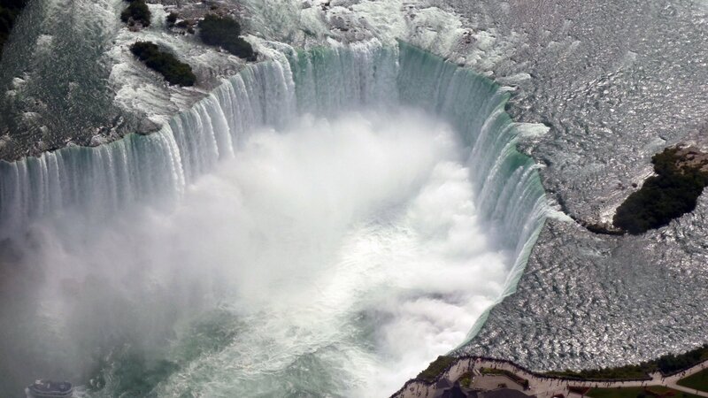Niagarafälle, Grenze zwischen Ontario und den USA. – Bild: ZDF und SR/​Peter M. Kruchten