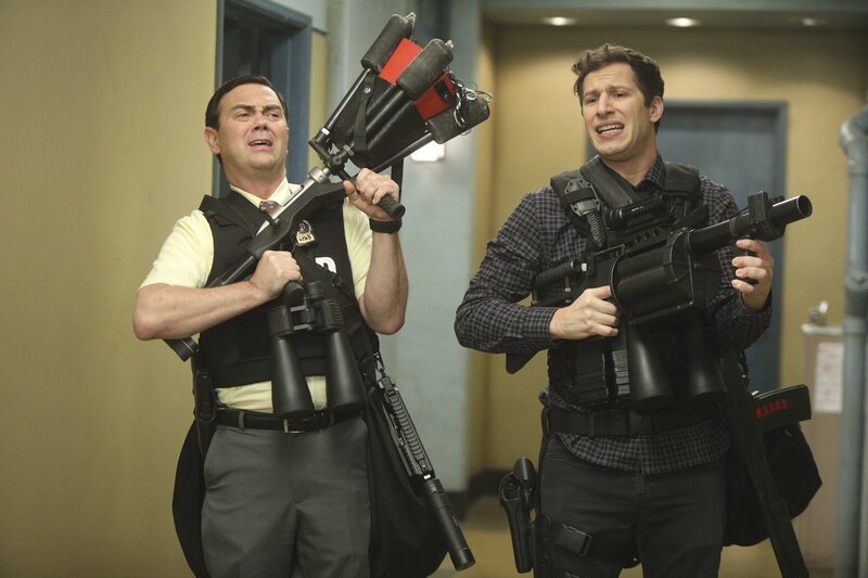 Charles Boyle (Joe Lo Truglio, l.); Jake Peralta (Andy Samberg, r.) – Bild: NBCUniversal Media, LLC