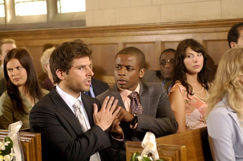 PSYCH -- „Speak Now Or Forever Hold Your Piece“ Episode 1002 -- Pictured: (l-r) James Roday as Shawn Spencer, Dule Hill as Burton ‚Gus‘ Guster -- USA Network Photo: Alan Zenuk – Bild: USA Network /​ UNIVERSAL CHANNEL
