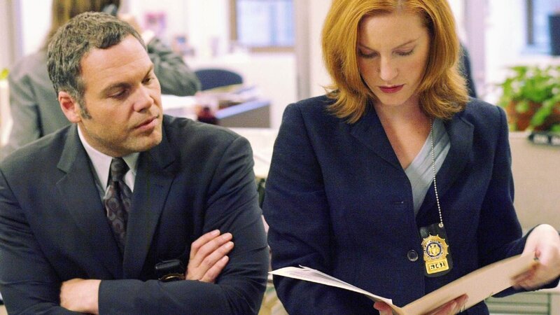 Die Freundin eines hoffnungsvollen Nachwuchsjournalisten wird ermordet. Goren (Vincent D’Onofrio) übernimmt den brisanten Fall zusammen mit Eames’ Schwangerschaftsvertretung Lynn Bishop (Samantha Buck). – Bild: MG RTL D /​ Will Hart /​ Universal