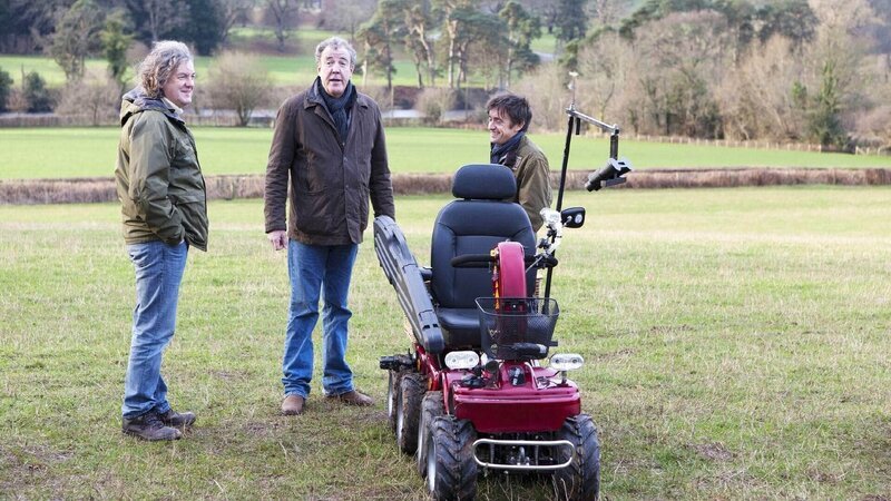 V.l.: James May, Jeremy Clarkson und Richard Hammond in Wales – Bild: TVNOW /​ BBC Worldwide