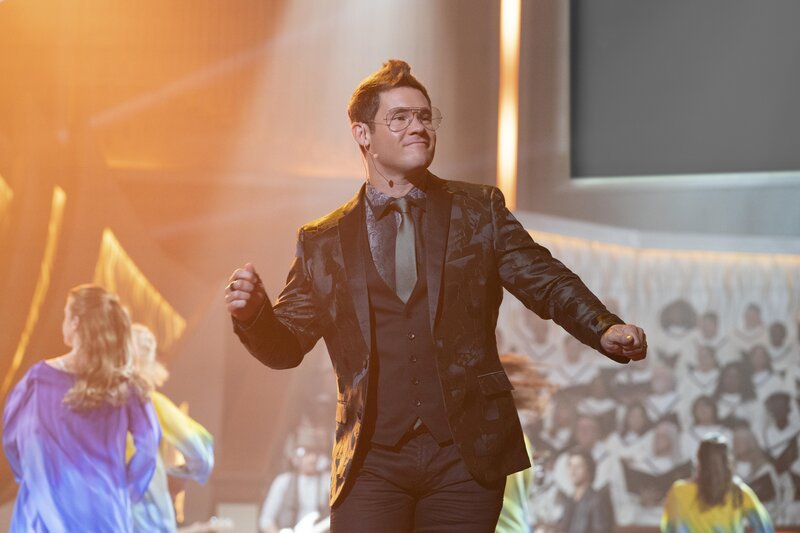 Adam Devine als Kelvin Gemstone – Bild: 2022 Home Box Office, Inc. All rights reserved. HBO® and all related programs are the property of Home Box Office, Inc.