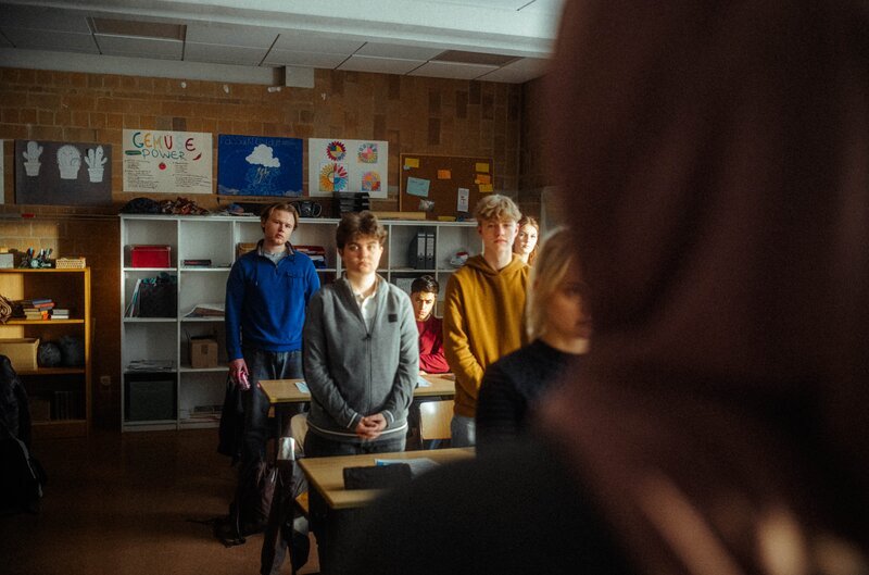 Ahmad möchte sich nicht an der Schweigeminute in Gedenken an den 11.09.2001 beteiligen. – Bild: Luis Engels /​ ZDF