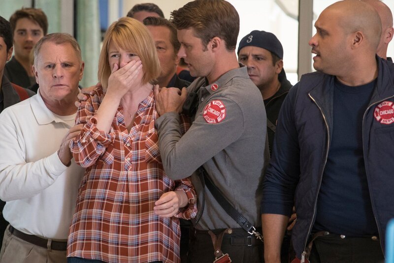 -- „The Beating Heart“ Episode 410 -- Pictured: (l-r) Jesse Spencer as Matthew Casey, Joe Minoso as Joe Cruz -– – Bild: NBCUniversal Media, LLC