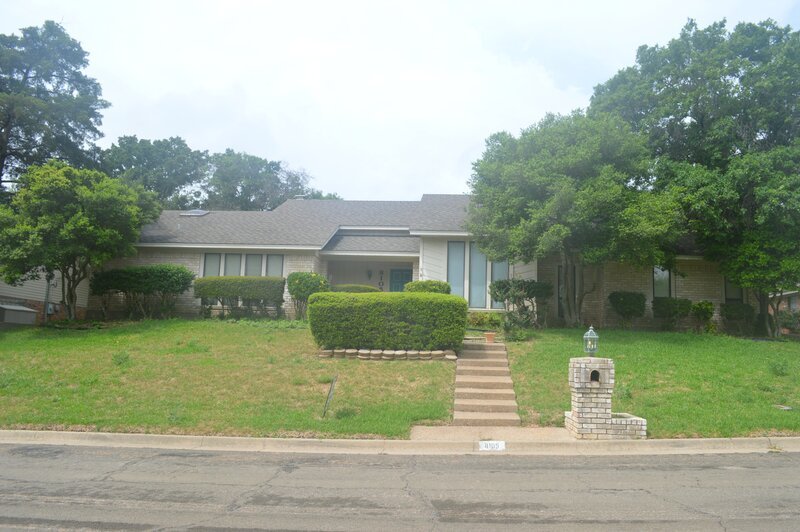 Nach einer kompletten Renovierung erstrahlt das ehemals triste Haus in neuem Glanz … – Bild: HGTV/​ Scripps Networks, LLC. All Rights Reserved.