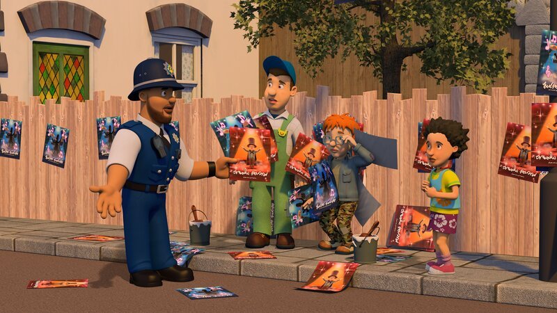 Norman und Mike überbieten sich im Aufhängen von Plakaten für ihre Shows. Polizist Malcolm und Mandy versuchen zu schlichten. – Bild: KiKA/​HIT Entertainment