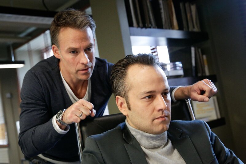 Jan Maybach (Marco Girnth, l.); Johannes Ruben (Ismail Sahin, r.) – Bild: ZDF /​ Uwe Frauendorf