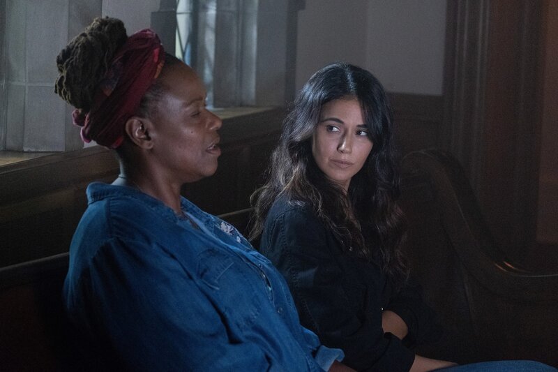 Lacey Antoine (Kecia Lewis, l.); Dr. Lila Kyle (Emmanuelle Chriqui, r.) – Bild: Fox and its related entities