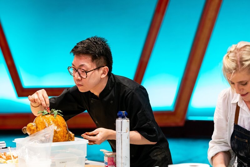 Miko Kaw Hok Uy – Bild: Warner Bros. Discovery, Inc. or its subsidiaries and affiliates. /​ Anders Krusberg