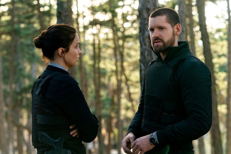 (L-R): Heida Reed als Special Agent Jamie Kellett und Luke Kleintank als Special Agent Scott Forrester. – Bild: Katalin Vermes /​ Paramount
