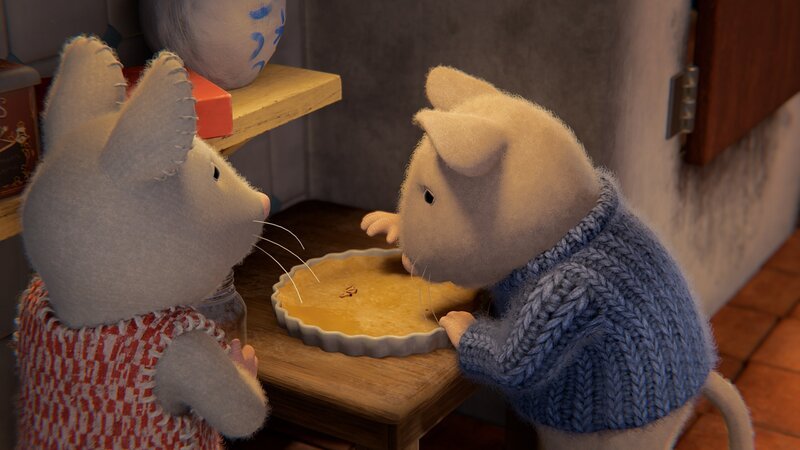 Julia (links) und Sam (rechts) versenken Sternanisfrüchte im Kuchenteig. Jeder möchte später solch einen „Glücksstern“ in seinem Kuchenstück finden. – Bild: ZDF/​Cielo Films/​Caribara Production/​SuperswissRed/​M.A.R.K.13/​ZDF Studios GmbH