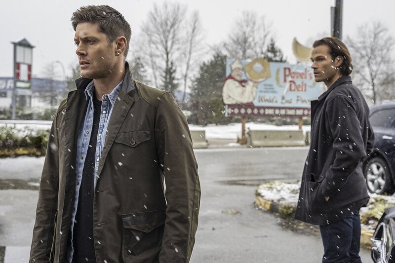 L-R: Dean Winchester (Jensen Ackles) and Sam Winchester (Jared Padalecki) – Bild: ProSieben MAXX