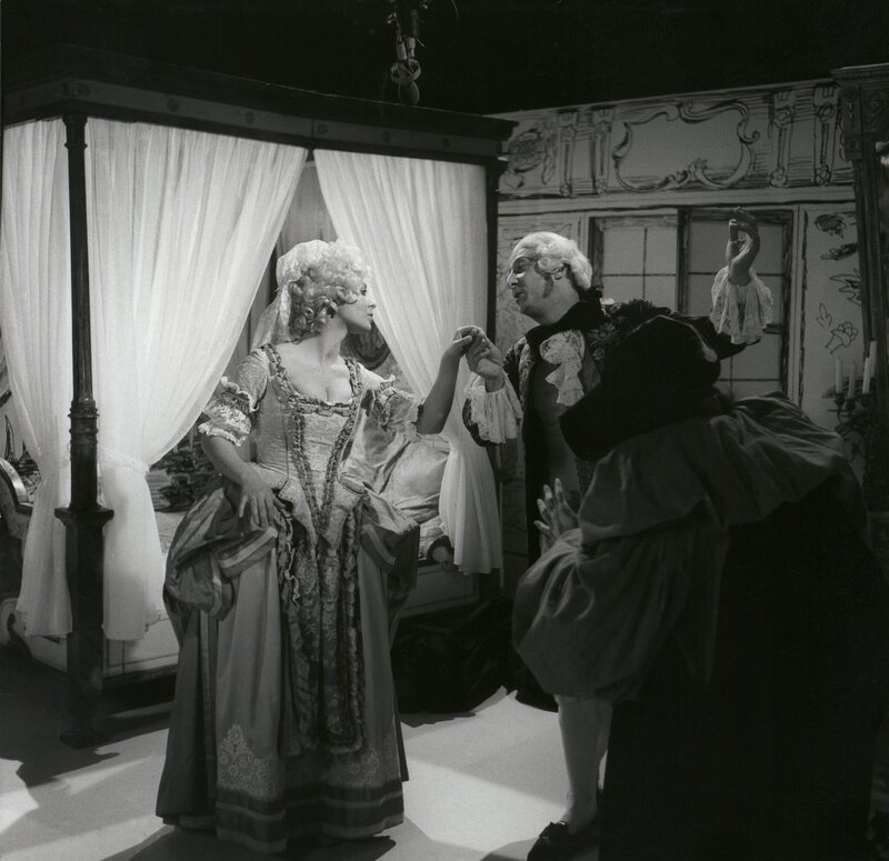 Silvia Luzzi und Umberto Troni in einer Commedia dell’arte-Szene. – Bild: BR