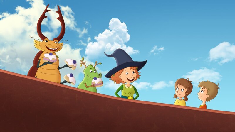 Petronella sorgt für eine Überraschung beim Überraschungs-Picknick. – Bild: ZDF/​Akkord Film/​Bastei Lübbe AG