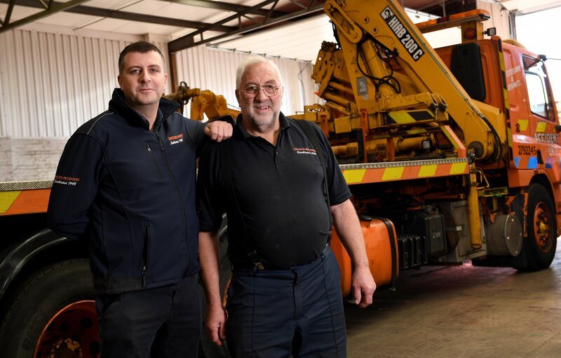 Adam Crouch (l.); Dave Crouch (r.) – Bild: Crackit Productions /​ Sam Bagnall Lizenzbild frei