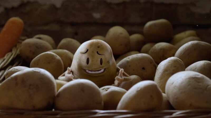 Wombo ist auf der Erde notgelandet und staunt: Hier sehen ja alle so aus wie er selbst! – Bild: ZDF und Wolkenlenker