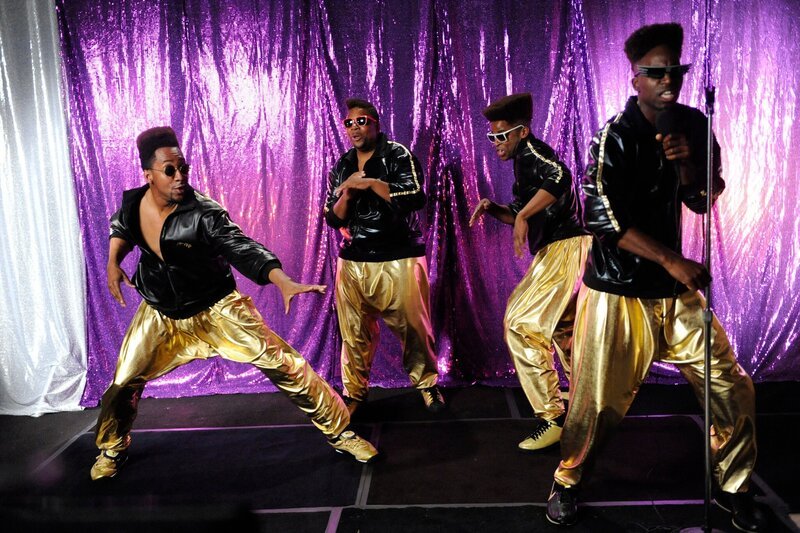 PSYCH – „High Top Fade Out“ – Pictured: (l-r) Jaleel White as Tony, Kenan Thompson as Joon, Dule Hill as Gus Guster, Demord Dann as Diddle – Bild: USA Network /​ Alan Zenuk /​ UNIVERSAL CHANNEL