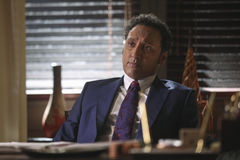 Samar Charwell (Aasif Mandvi) – Bild: CBS Broadcasting, Inc. /​ Craig Blankenhorn
