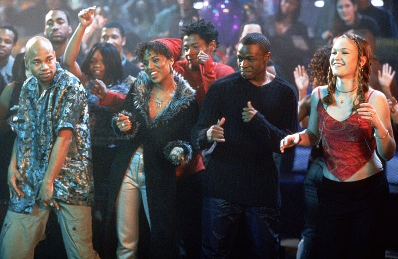 Tanzpartner fürs Leben: Derek (Sean Patrick Thomas, l.) und Sara (Julia Stiles, r.) … – Bild: Paramount Pictures Tanzpartner fürs Leben: Derek (Sean Patrick Thomas, l.) und Sara (Julia Stiles, r.) … – Bild: Paramount Pictures