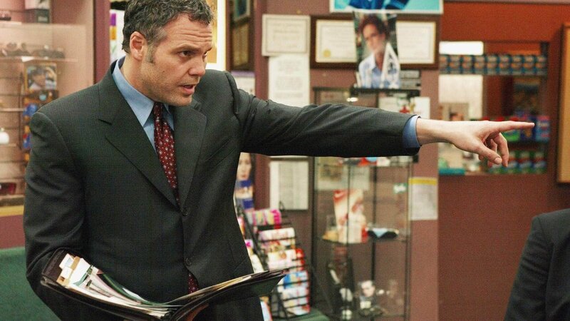 Ein dreifacher Mord verursacht Detective Robert Goren (Vincent D’Onofrio) schlaflose Nächte. – Bild: MG RTL D /​ NBC Universal