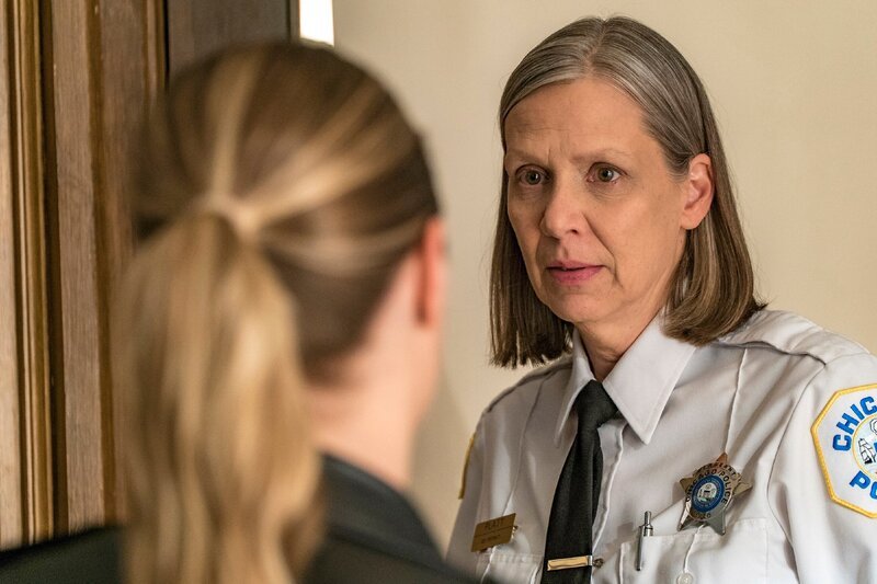 Hailey Upton (Tracy Spiridakos, l.), Trudy Platt (Amy Morton) – Bild: TVNOW