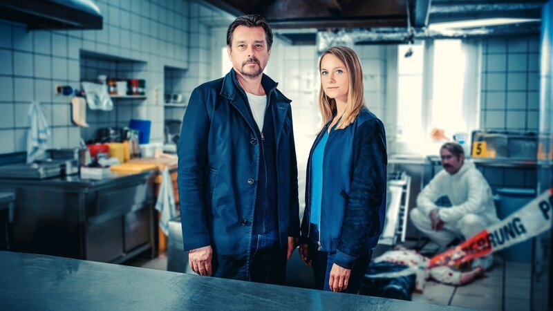 Sascha Bergmann (Hary Prinz), Anni Sulmtaler (Anna Unterberger) – Bild: Allegro Film /​ ORF /​ [M] Landsiedl [F] Robitsch