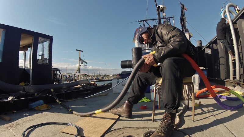 Steve Riedel working on a houseDCIM\100GOPRO – Bild: Discovery Communications, Inc. Show and Network Promotion
