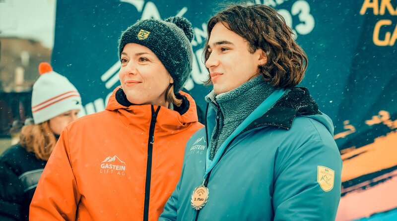 Von links: Franziska Huber (Josephine Ehlert), Georg Stoiber (Moritz Uhl). – Bild: ORF/​BR/​SRF/​Superfilm Filmproduktions GmbH
