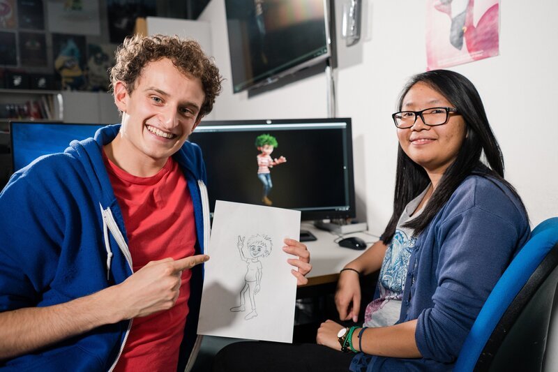 Checker Julian und Wathinee erstellen im Animationsstudio ihren eigenen Kobold. – Bild: BR/​megaherz gmbh/​Hans-Florian Hopfner