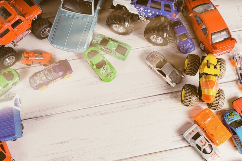 Viele Spielzeugautos – Bild: Alexandr Lukatskiy