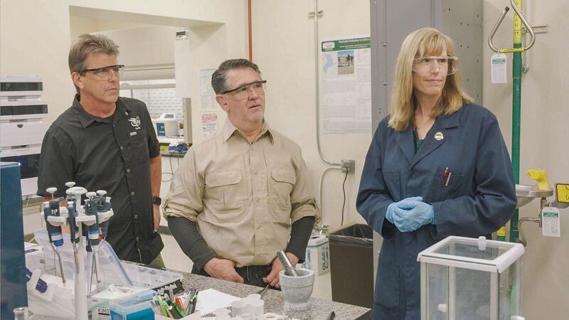 L – R: Jim Royston, Erik Bard, Tammy Clark – Bild: boxusair /​ Prometheus Entertainment /​ THE HISTORY CHANNEL