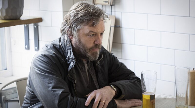 Danny Cairns (Andrew Wipp) fühlt sich schuldig. – Bild: ITV Studios Global
