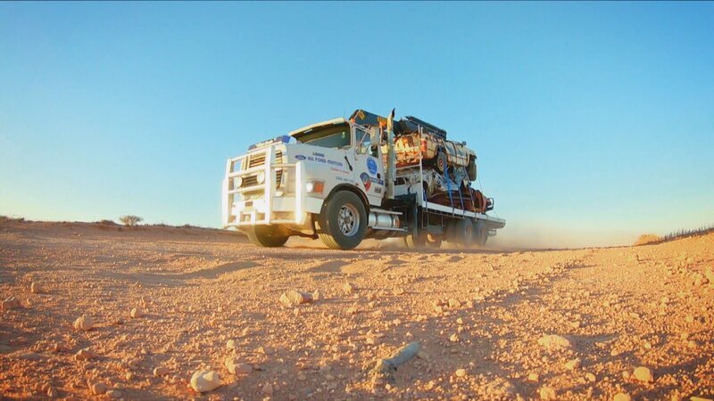 Truck on the road. – Bild: Warner Bros. Discovery