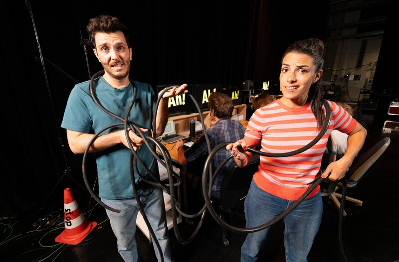 Tarkan und Clarissa beschäftigen sich dieses Mal mit dem Thema: Making of Ah! – Bild: WDR/​Thorsten Schneider