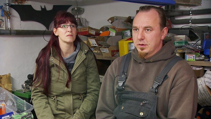 Jule und Alex wollen endlich zusammen ziehen und kaufen ein Haus – Bild: RTLZWEI – Recht zum Abdruck/​Darstellung zeitlich/​sachlich beschränkt auf die Bewerbung der Sendung