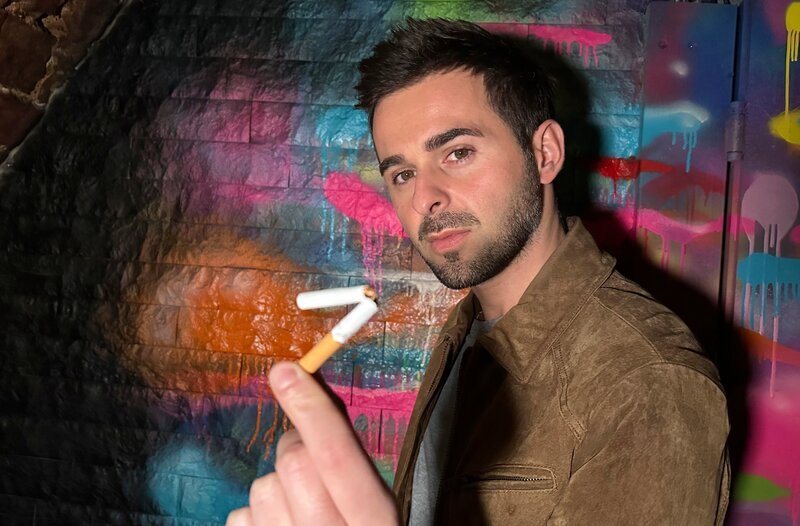 7 Tage-Reporter Daniel Stanic raucht seit seinem 15. Lebensjahr, jetzt will er endgültig davon loskommen. – Bild: HR