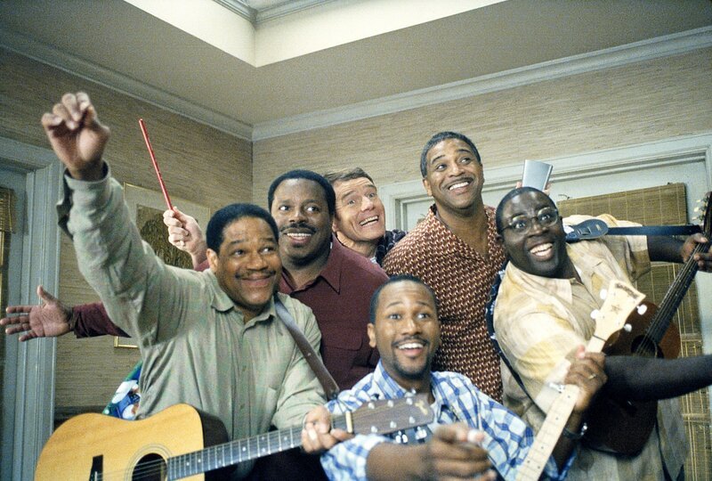 Hal (Bryan Cranston, hinten Mitte) hat meist Riesenspaß, wenn er mit seiner Band probt. – Bild: ViacomCBS