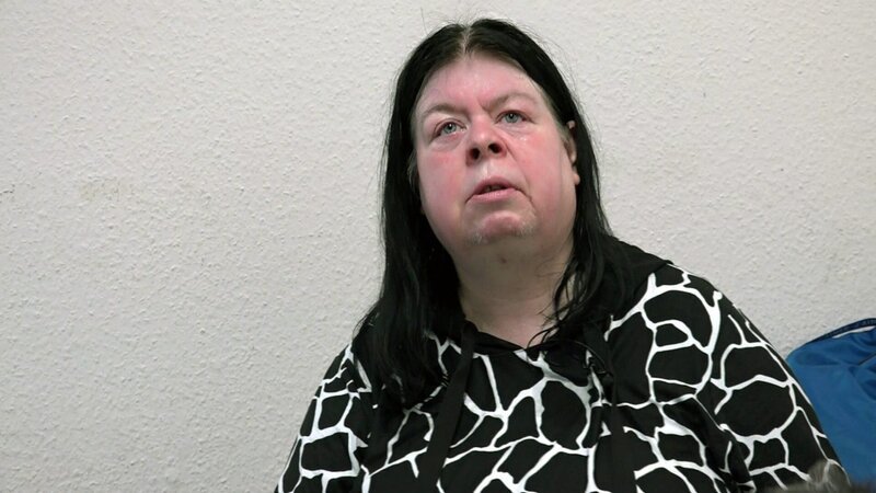 Pamela hat lang nach einer neuen Unterkunft gesucht. Doch jetzt hat sie Zweifel, ob sie alleine zurecht kommt. – Bild: RTLZWEI