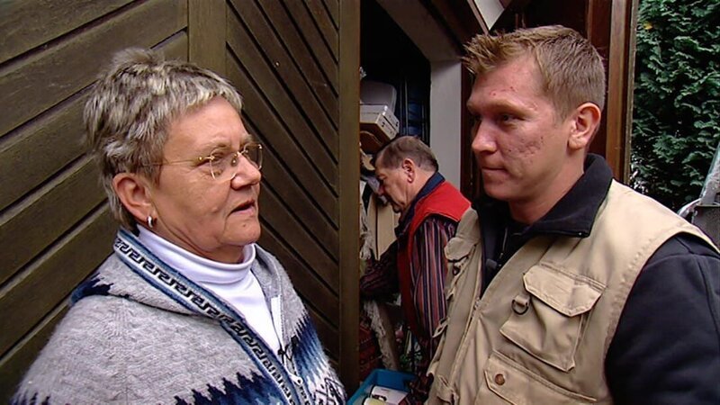 Auch Günther ist ein Fall für den Trödeltrupp. Mit den Überbleibseln eines Geschäftes und noch jeder Menge zusätzlichen Trödels geht er seiner Familie allmählich auf die Nerven. – Bild: RTLZWEI