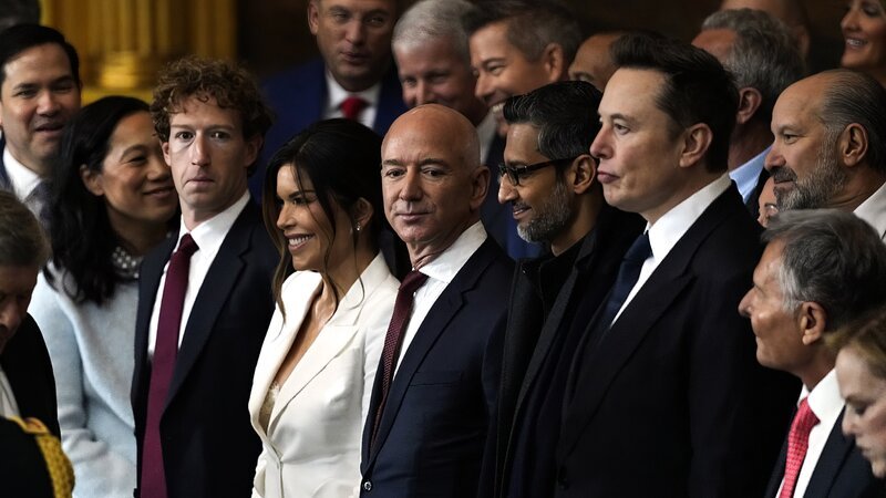 Zur Amtseinführung von Donald Trump am 20. Januar 2025 ist auch die Tech-Elite eingeladen. – Bild: GETTY IMAGES /​ ZDF