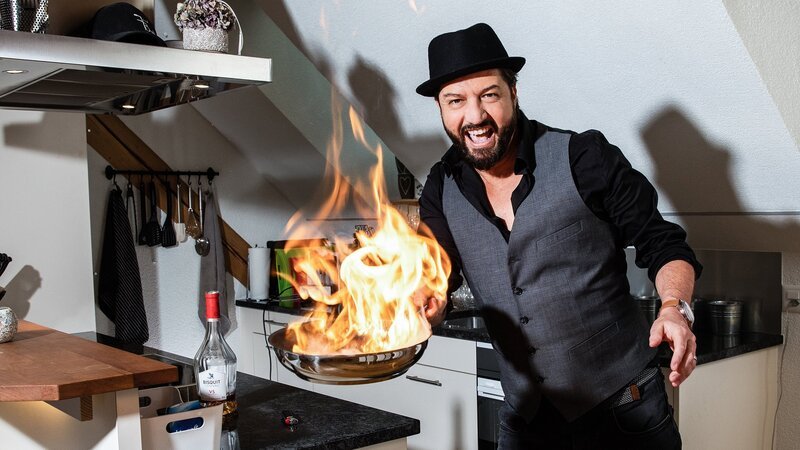 SRF bi de Lüt – Männerküche Staffel 7 Ralph Langenscheidt. – Bild: SRF/​Ueli Christoffel