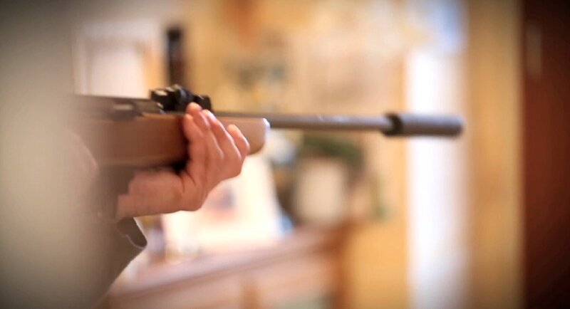 Schon bald konzentrieren sich die Ermittler auf die überlebende Tochter. – Bild: ZDF und Julien Balestier