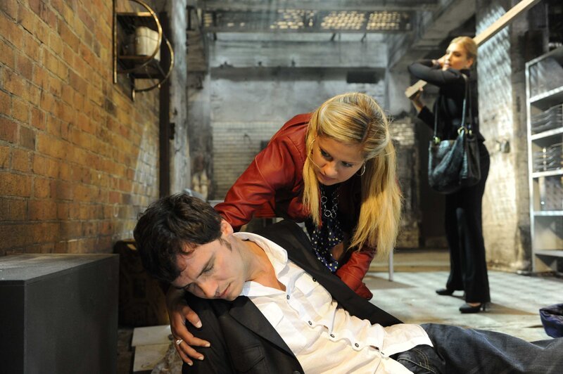 Wird Mias Traum wahr werden? (v.l.n.r.) Alexander (Paul Grasshoff), Mia (Josephine Schmidt) und Annett (Tanja Wenzel) – Bild: SAT.1 /​ Christoph Assmann