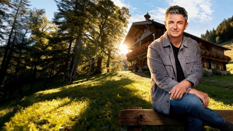 Hans Sigl (Dr. Martin Gruber). – Bild: ORF/​ZDF/​Christian Kaufmann/​[M]