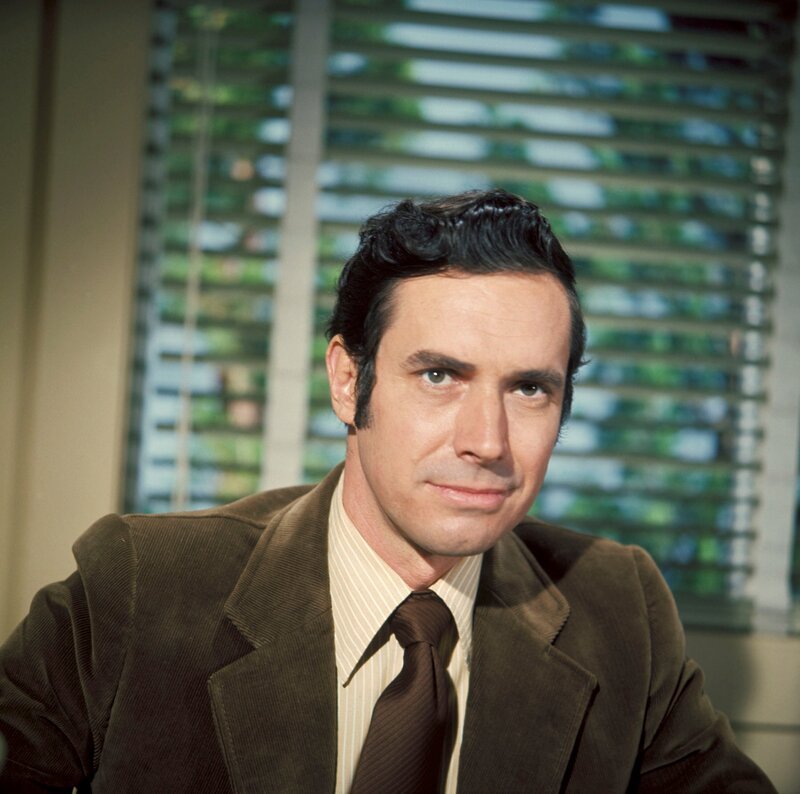 Dr. Lewis Dixon (Bradford Dillman) – Bild: The Walt Disney Company GmbH