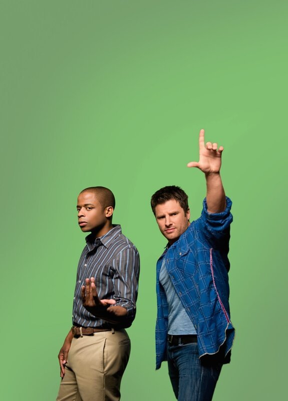 Shawn (James Roday) und Gus (Dulé Hill, li.) – Bild: USA Networks; UNIVERSAL CHANNEL