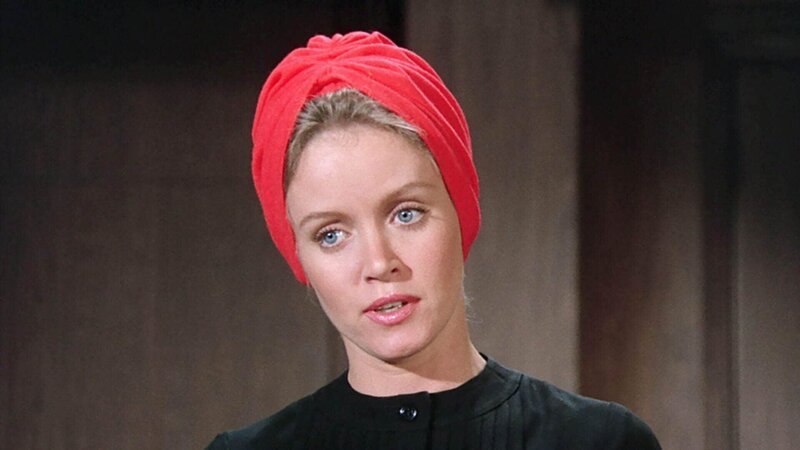 Der Astronaut Colonel Steve Austin (Lee Majors) wird bei einem Testflug lebensgefährlich verletzt. Nach einer 6 Mio. teuren Operation des Geheimdienstes ist er halb Mensch, halb Maschine und arbeitet in geheimer Mission. Er ist der „Sechs Millionen Dollar Mann“. – Bild: TVNOW