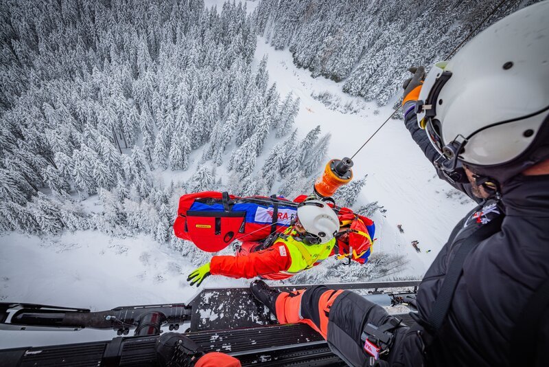 Die Crew des Rettungshubschraubers RK-1 aus Fresach – Bild: ServusTV / Tomas Kika / Spiegel TV GmbH Die Crew des Rettungshubschraubers RK-1 aus Fresach – Bild: ServusTV / Tomas Kika / Spiegel TV GmbH
